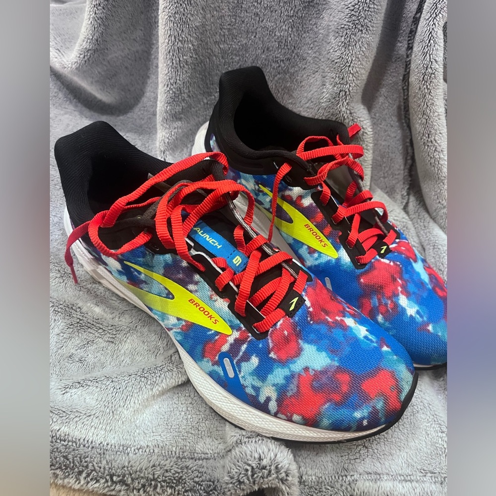 Brooks Multicolor tie dye launch 9 Running Shoes women’s size 8